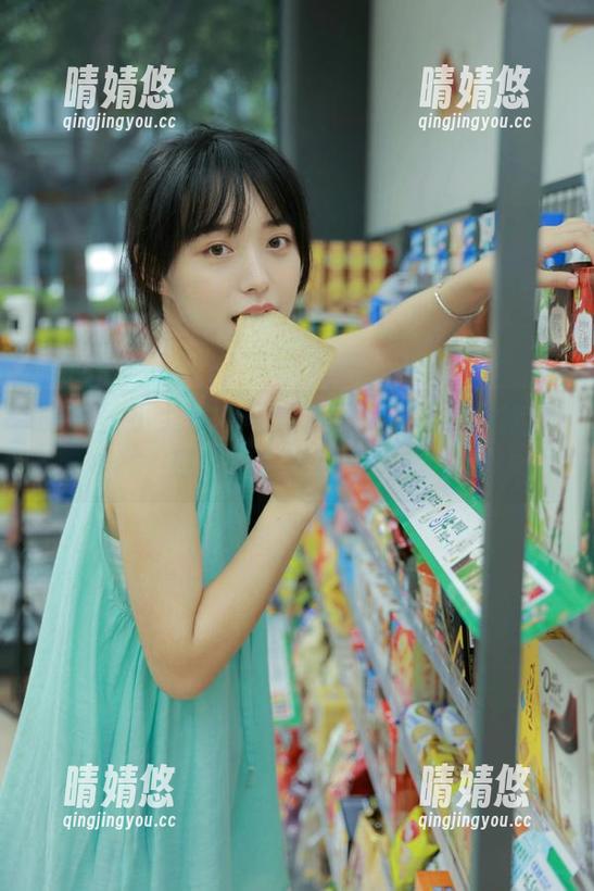 丽柜 - 小戈清纯写真作品集，高清画面展现她的自然纯粹之美
