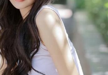 丽柜 – 一起欣赏小智贤的私拍写真，体验双生花医护情缘的魅力
