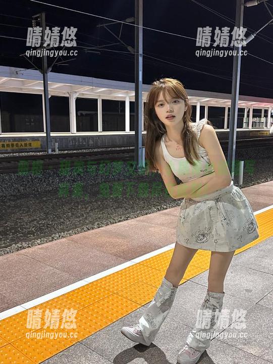 丽柜 - 甜美与幻梦交织，小熊青丝欲甜写真集，免费下载尽在此刻！