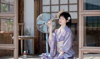 丽柜 – 雨中漫步的小爽无圣光写真合集，展现她独特的诗意与气质