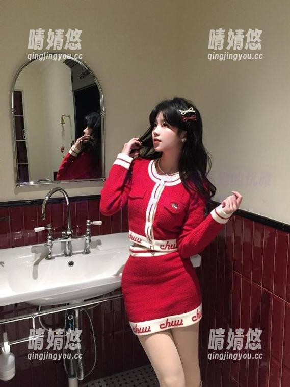 丽柜 - 心心空姐风格套图，展现她的优雅与自信，海量资源等你来下载！