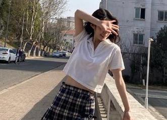 丽柜 – 文静泳池写真，潜入蓝色梦境中的璀璨时刻