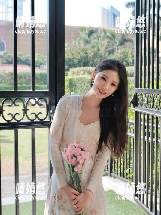 丽柜 - 然然万圣节写真之旅：一组美图图集带你感受节日的魅力