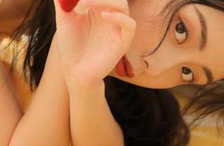 丽柜 – 沉浸在英子的作品中：妹妹的私拍资源让心灵得到放松