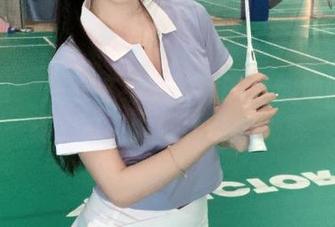 微密圈 – 观看这组于芷晴的金灿灿内衣写真，捕捉女性柔美的光辉