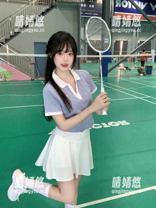 微密圈 - 观看这组于芷晴的金灿灿内衣写真，捕捉女性柔美的光辉