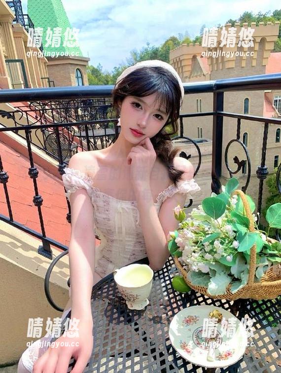 克拉女神 - 凌雪的清新自拍写真图包，瞬间点亮你的每一天！