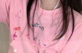 克拉女神 – 妮子的白裙写真作品，轻柔触动心弦，仿佛梦境中的仙子！
