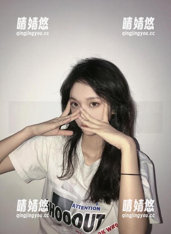 克拉女神 - 小芹的居家写真世界：网盘带你领略生活的艺术