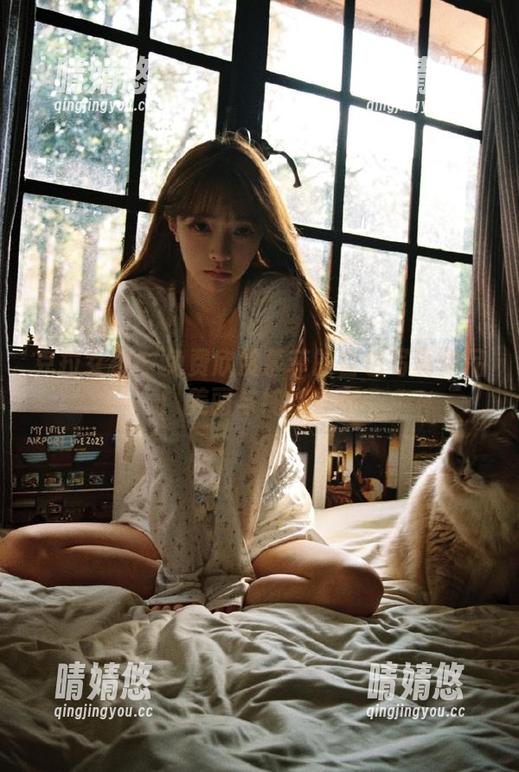 克拉女神 - 免费欣赏慕菲的白色写真作品：美丽与纯粹并存
