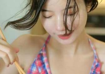 克拉女神 – 百琳的红裙作品，分享如何用简单搭配展现独特风情