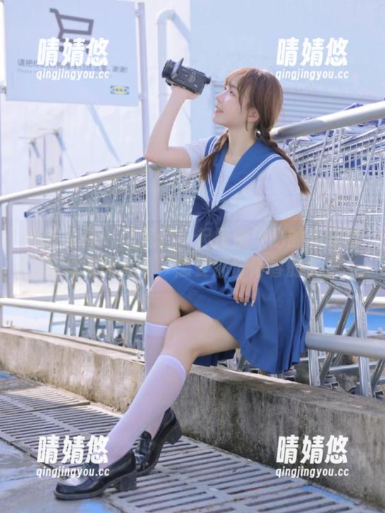 克拉女神 - 让我们一起探索舒彤的牛仔裤写真原图合集，感受那份青春的气息