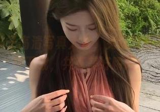 漫画袜子高清写真大赏，兔玩映画带你一同下载，共享美好瞬间！