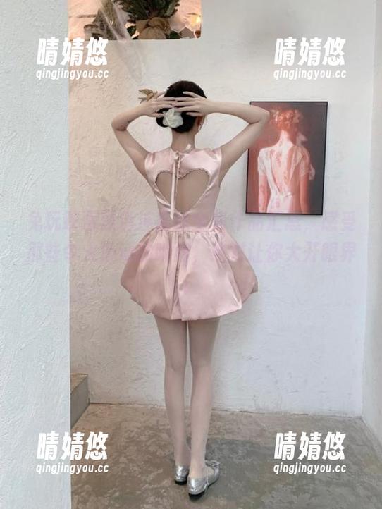 兔玩映画黑色连裤袜全集作品汇总，感受那些令人心动的瞬间，绝对让你大开眼界！