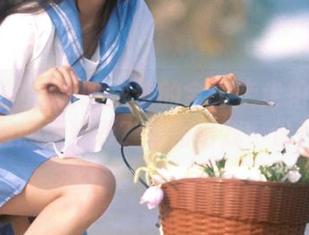 初夏女神 – 为啥依依的全套走走拍拍比我假期还精彩？原图给我一份！