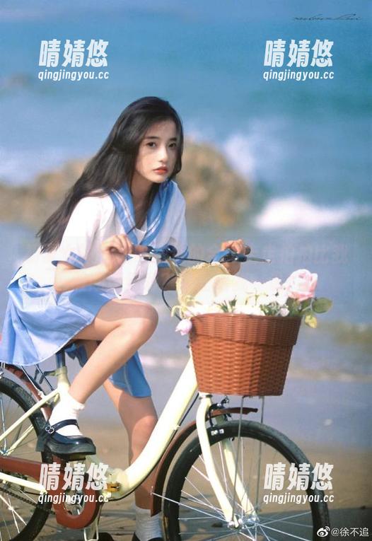 初夏女神 - 为啥依依的全套走走拍拍比我假期还精彩？原图给我一份！
