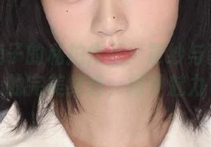 千反田鹿子的私拍作品：罩纱与豹纹泳装的完美结合，探寻魅力