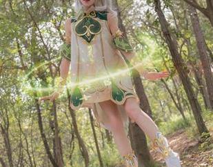 立即下载“咬人小小兔大摆锤2”，超级免费的写真图包等你来拿