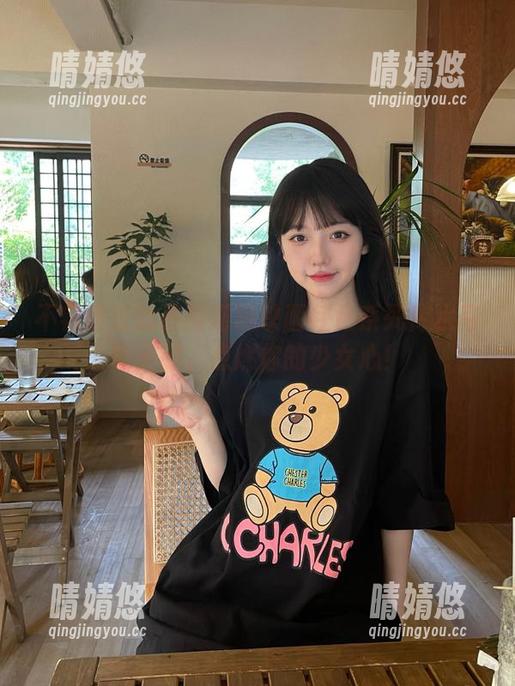 不容错过的最新喵糖映画红色系死库水写真资源，点燃你的少女心！