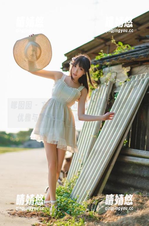 嗲囡囡 - 方绮言Ayaka白裙最新图册：优雅与霸气并存，时尚界又一爆款！