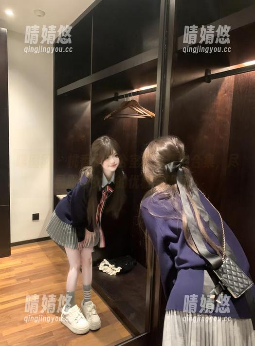 嗲囡囡 - 桃香子办公室写真精选合集，尽显职场女性的优雅与智慧！