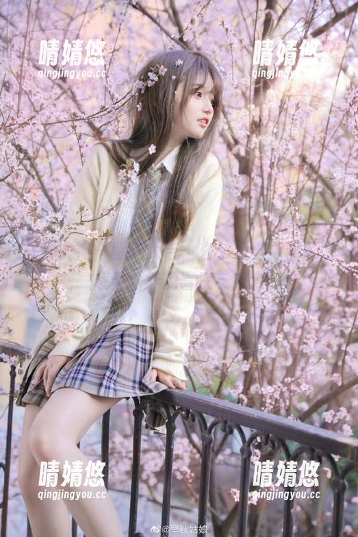 头条女神 - 鼠年大吉，玄子写真更新带你感受新年的喜庆与魅力