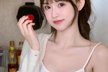 头条女神 – 高清图库收藏：王一涵棉袜写真，展现现代女性的优雅姿态！