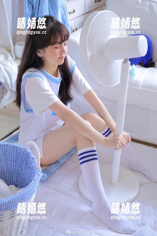 头条女神 - 私房草莓酱：白裙原图尽显青春与活力的印记