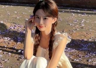头条女神 – 在梦游仙境中畅游，蔡楠的写真套图带你飞翔