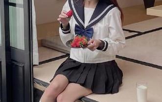 头条女神 – 一起感受钟晴的油菜花晴天合集，解锁自然写真的资源之美