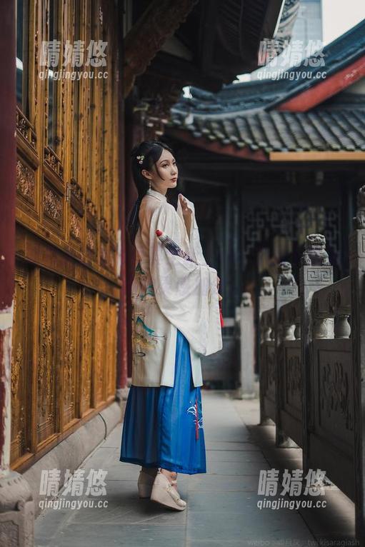 如月灰 如月灰白衬衫写真全新上线,免费下载为你的灵感加分!