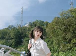 裸足私拍：姜仁卿(강인경)写真作品中的青春与温柔