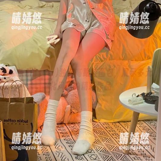 孙乐乐(손예은)独特高跟鞋图包，展示多元化风格的精彩作品