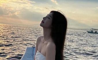 学妹加速跑 – 你绝对不能错过的小莹美腿写真套图，满满的美感还免费奉上，快来下载吧！
