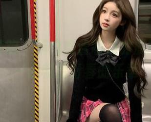 学妹加速跑 – 精选鹿酱制服的原图，与她一起畅游青春的乐章