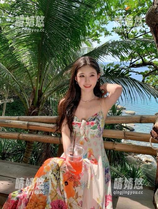 微密圈 - 享受小优优子的白丝写真，壁纸中尽现甜美与俏皮的完美结合！