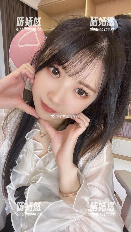 小女巫露娜 泳衣中的小女巫露娜:私房美图引领夏天的时尚新风潮!
