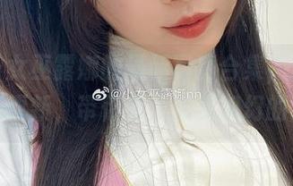 探索小女巫露娜的最新写真合集，烟影如画全新更新，带你走入如梦如幻的世界！