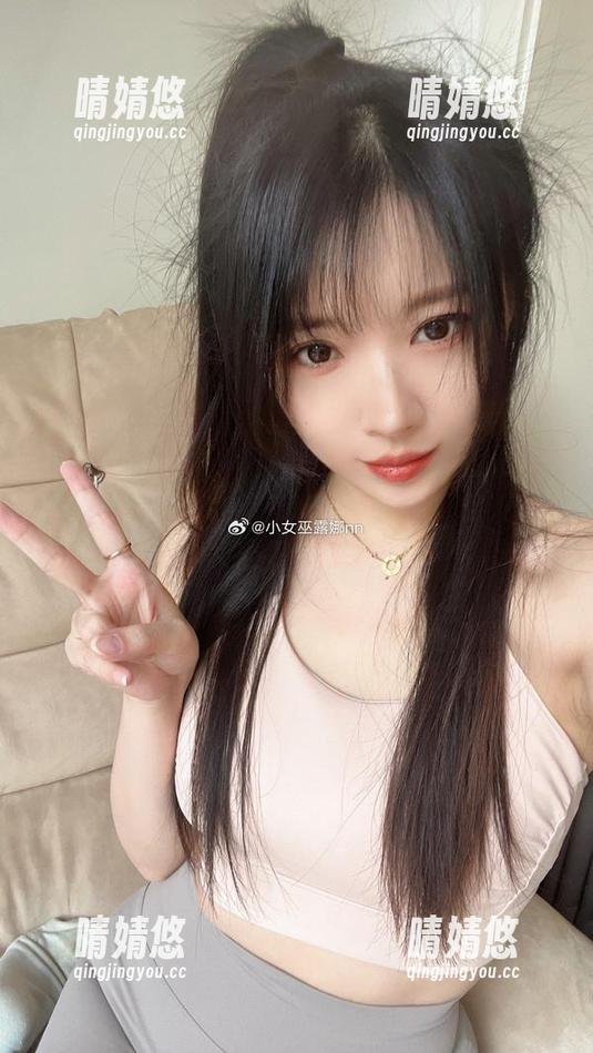 小女巫露娜的魔法瞬间：妹妹最新写真作品集更新，不容错过的视觉盛宴！