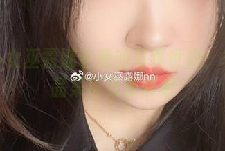 走进小女巫露娜老师的写真世界：丰富作品集与资源解析