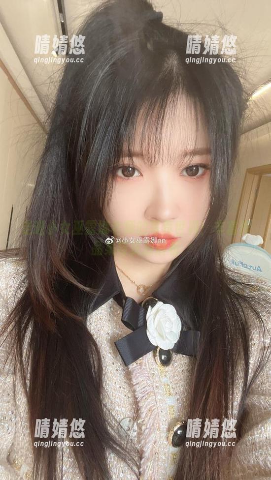 小女巫露娜 走进小女巫露娜老师的写真世界:丰富作品集与资源解析