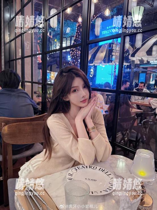 观看小小奶瓶儿的迦南写真，笑点比奶瓶还多！