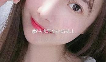 在小小奶瓶儿的女王写真套图中，找到独特资源的魅力所在！