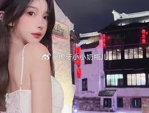 小小奶瓶儿白丝图包最新更新，瞬间提升你的审美境界！