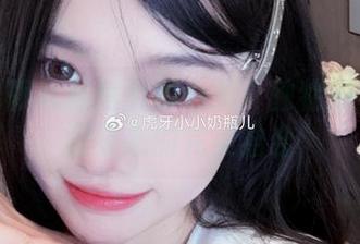 小小奶瓶儿私房美脚合集：独特魅力与美丽姿态的完美结合