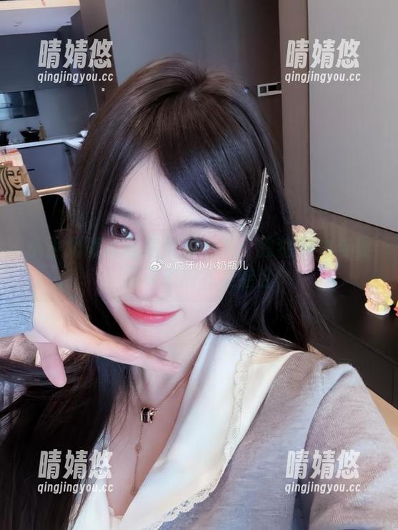 小小奶瓶儿 小小奶瓶儿私房美脚合集:独特魅力与美丽姿态的完美结合