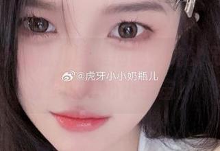最新小小奶瓶儿图集揭秘：纯欲吊带，释放你的内心小宇宙！