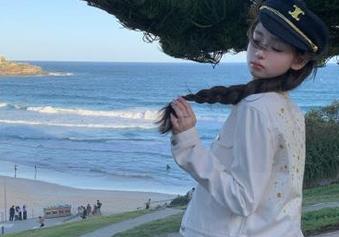 少女秩序 – 精选小葵透明图集：揭示她与自然之间的亲密联系，灵动影像之美
