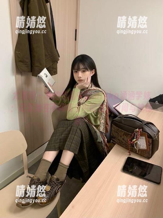 尤果网 - 私拍作品中的Mikka涵涵学妹：记录她在不同场景中的迷人瞬间与神秘感！