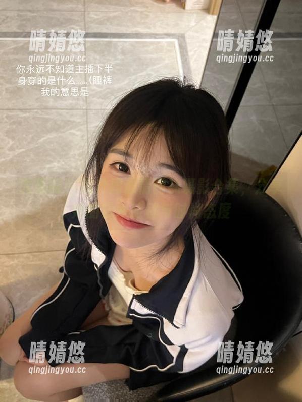 尤果网 - 细赏周心情网袜摄影合集，分享她的艺术旅程与时尚态度